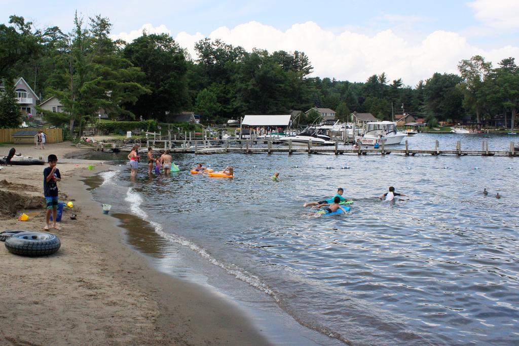 Blue Lagoon Resort Lake George Kültér fotó
